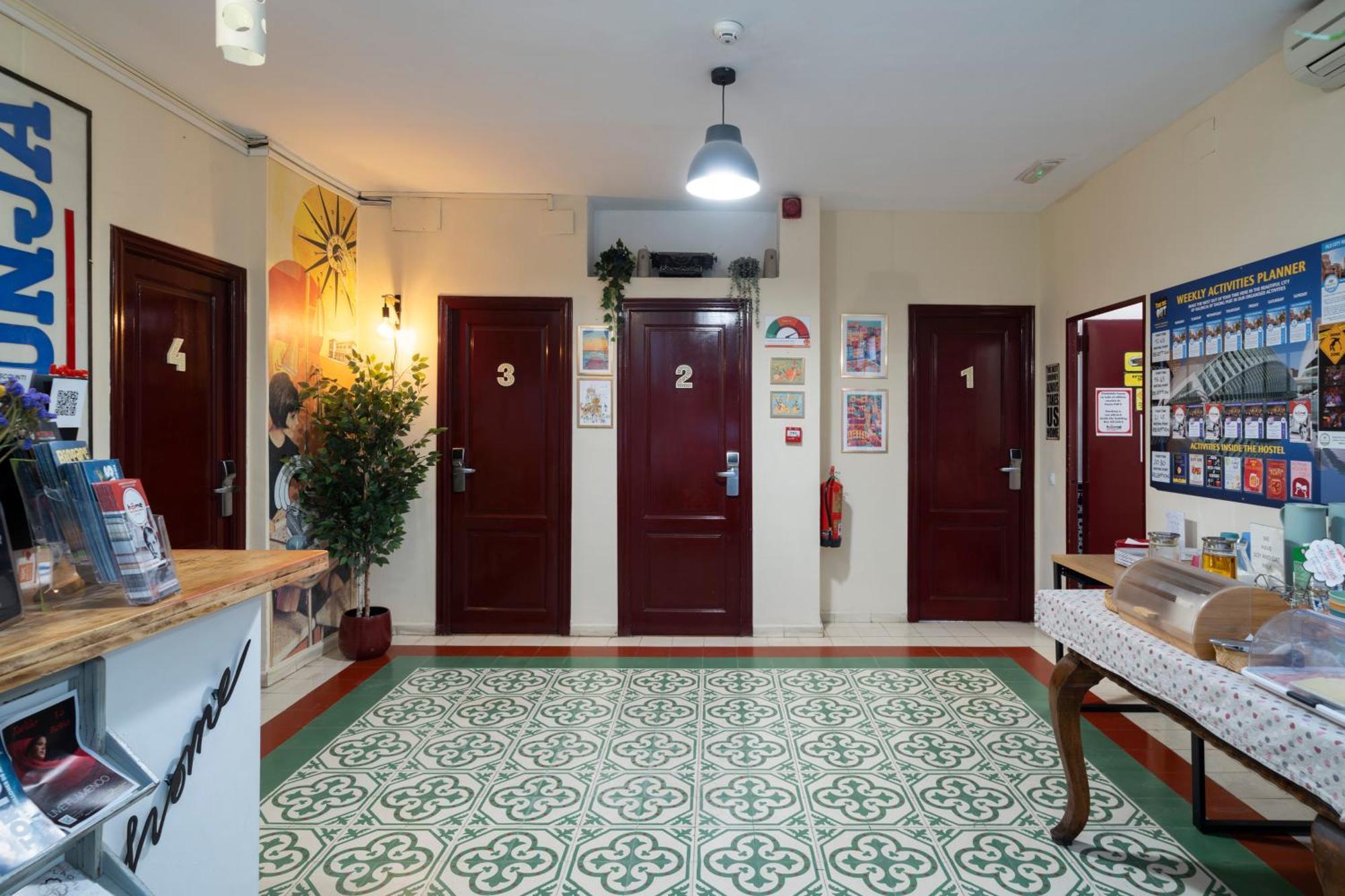 Home Youth Hostel By Feetup Hostels Valencia Exterior foto